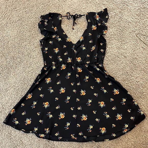 NWOT fluttery floral mini dress - Picture 3 of 5